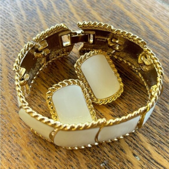 Vintage Butler cream enamel bracelet and earring set - Picture 7 of 10